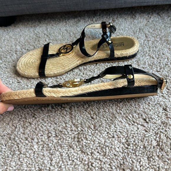 Michael Kors sandal. Women’s size 6.5. GUC. - Picture 2 of 2